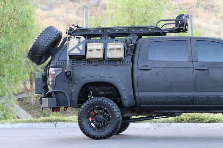 Детали экстерьера Toyota Tundra CrewMax 4x4 Zombie Apocalypse 2013 года  (фото 245 из 461)